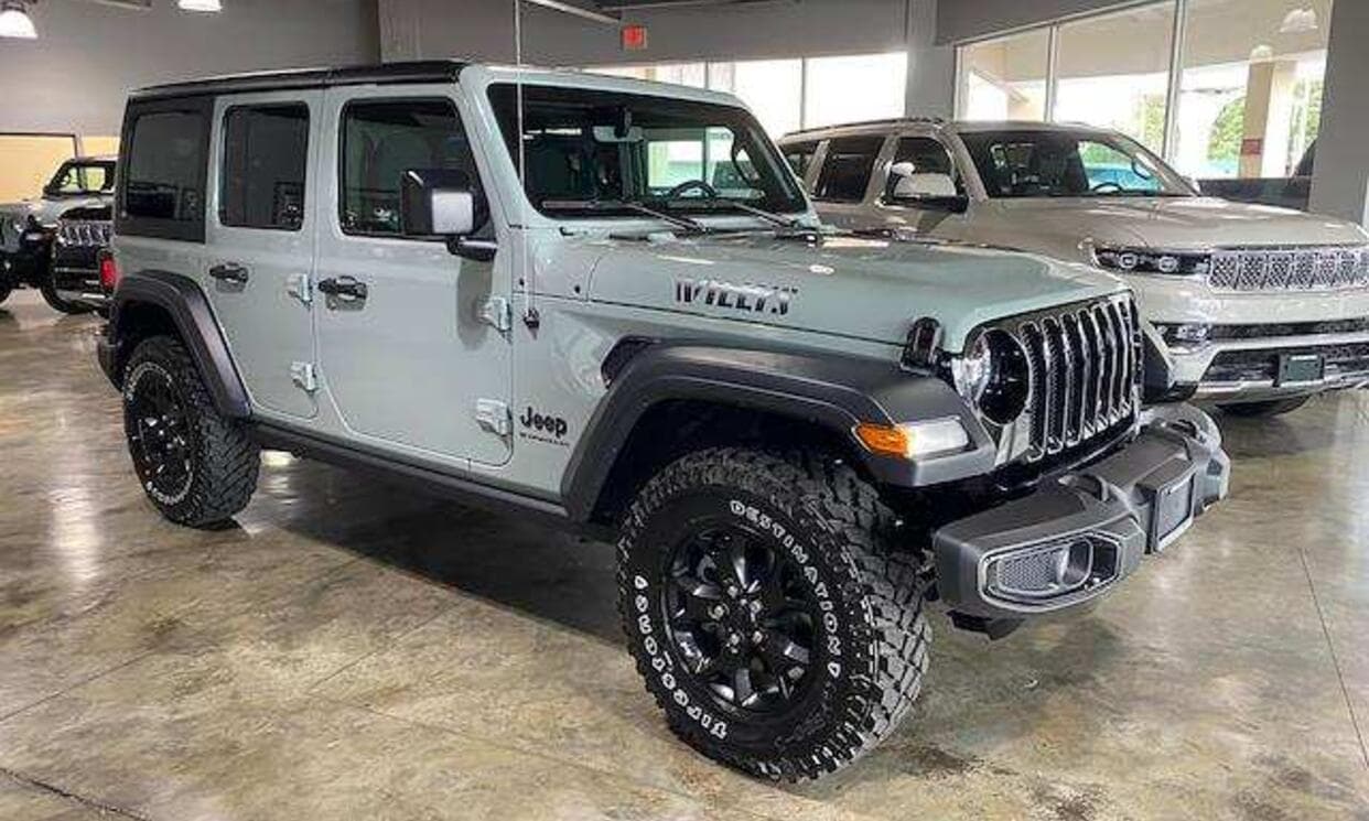 Picture of the car https://jkvphotos.s3.us-west-2.amazonaws.com/jeepWrangler2023_6/image1.jpg