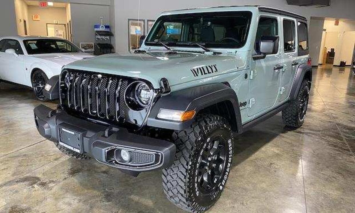 Picture of the car https://jkvphotos.s3.us-west-2.amazonaws.com/jeepWrangler2023_6/image2.jpg