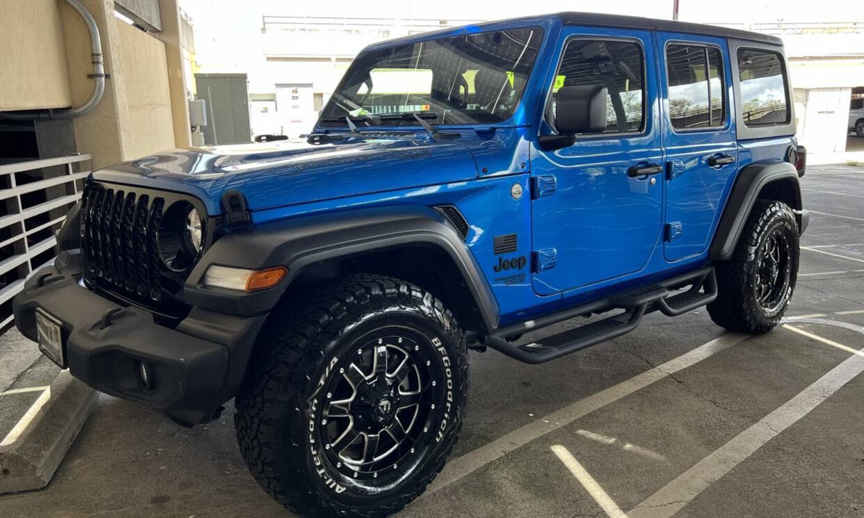 Picture of the car https://jkvphotos.s3.us-west-2.amazonaws.com/jeepWranglerUnlimited2021_3/image1.jpg