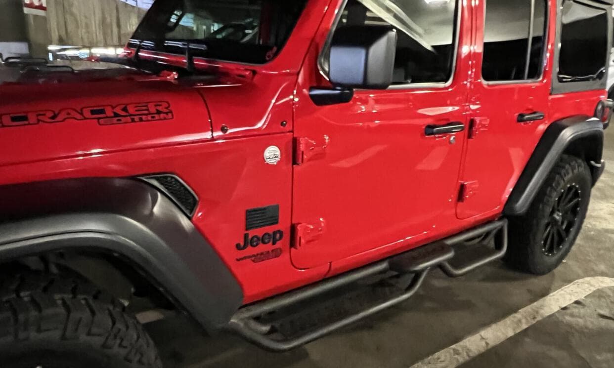 Picture of the car https://jkvphotos.s3.us-west-2.amazonaws.com/jeepWranglerUnlimited2021_4/image16.jpg