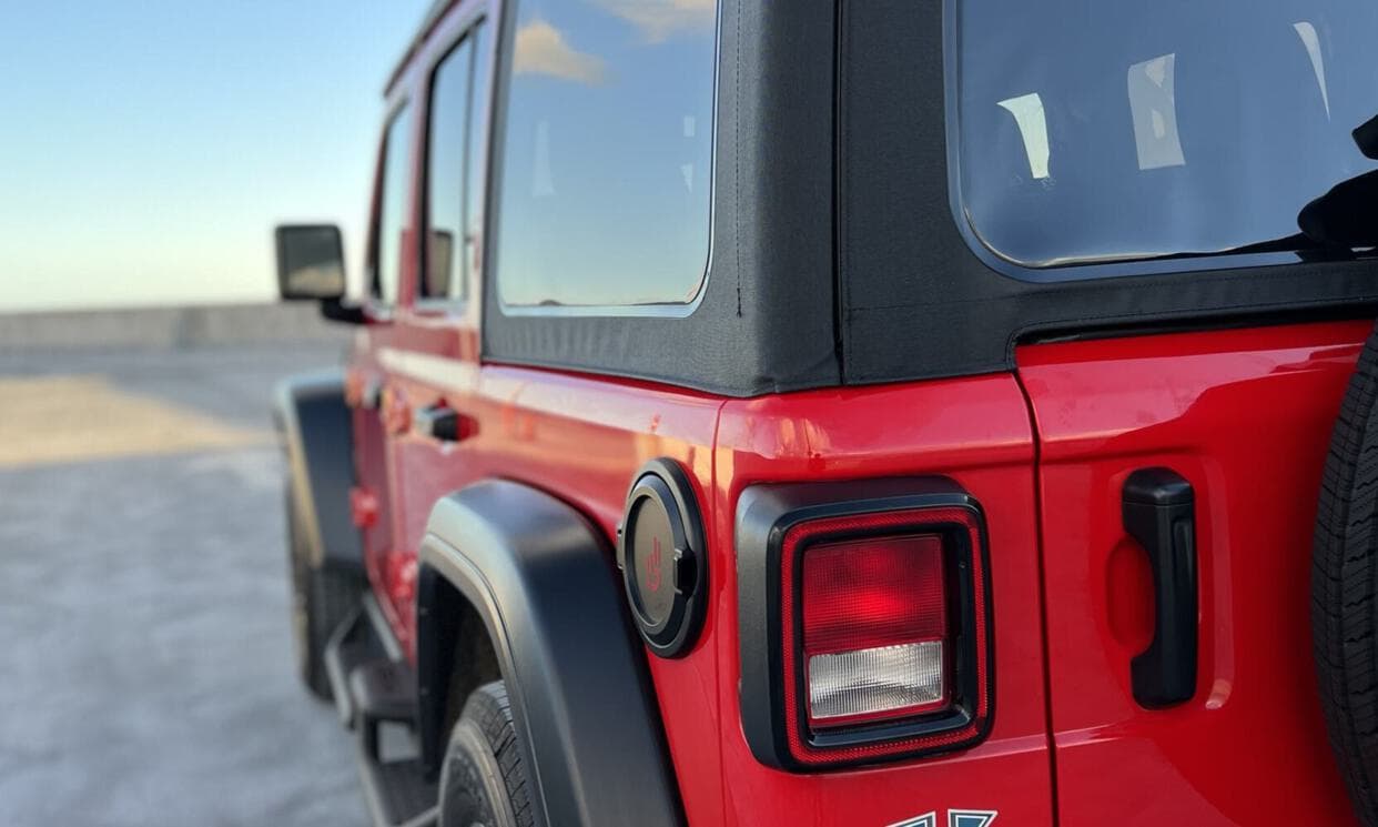 Picture of the car https://jkvphotos.s3.us-west-2.amazonaws.com/jeepWranglerUnlimited2021_4/image6.jpg