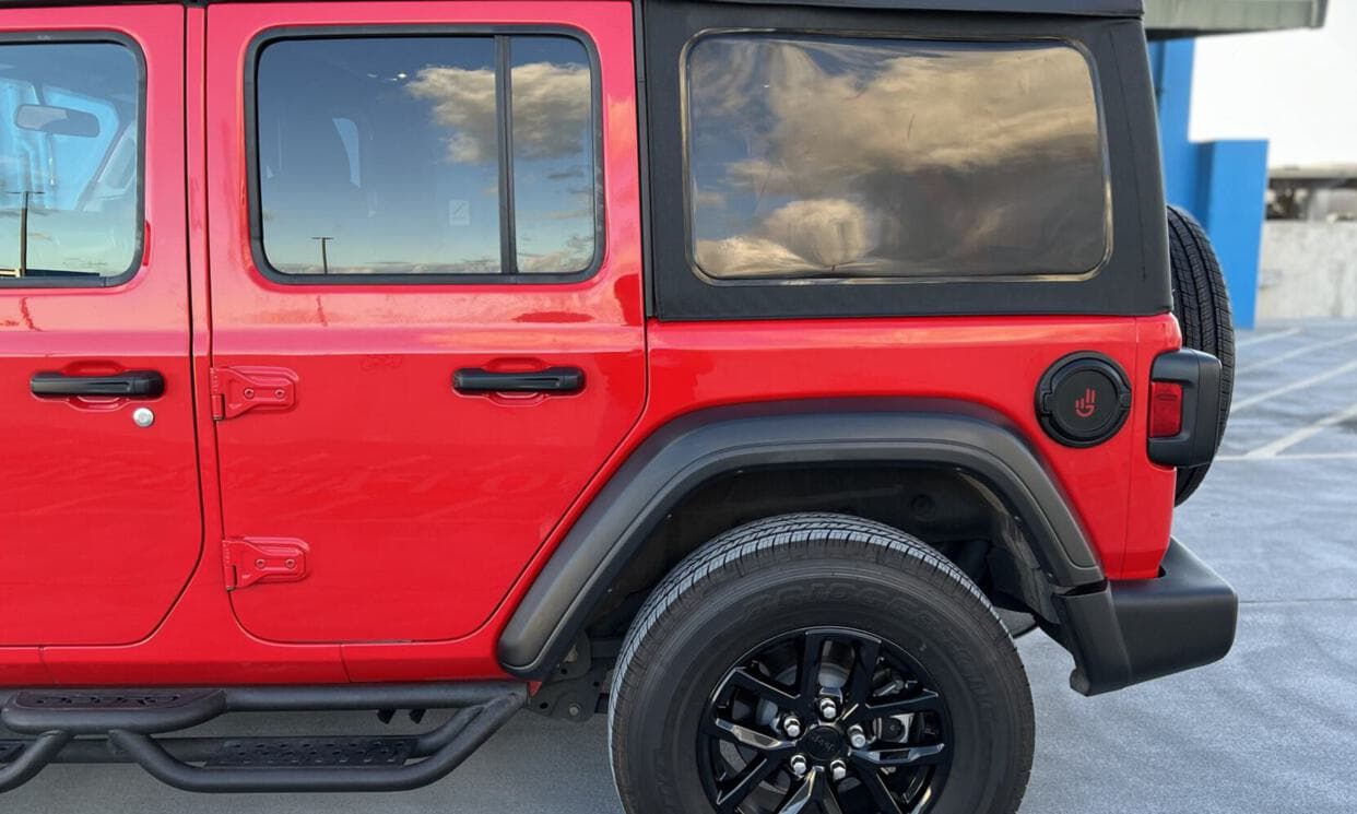 Picture of the car https://jkvphotos.s3.us-west-2.amazonaws.com/jeepWranglerUnlimited2021_4/image8.jpg