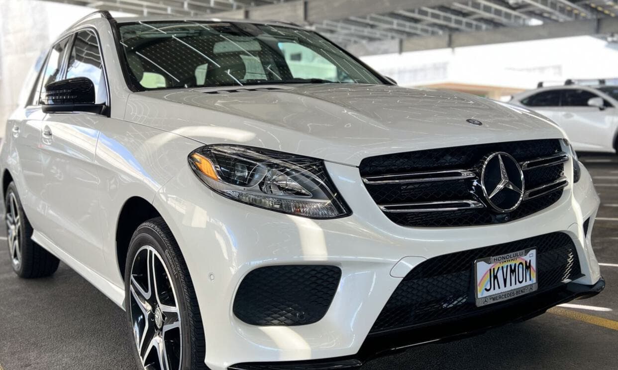 Picture of the car https://jkvphotos.s3.us-west-2.amazonaws.com/mercedesBenzGleClass2016_2/image6.jpg